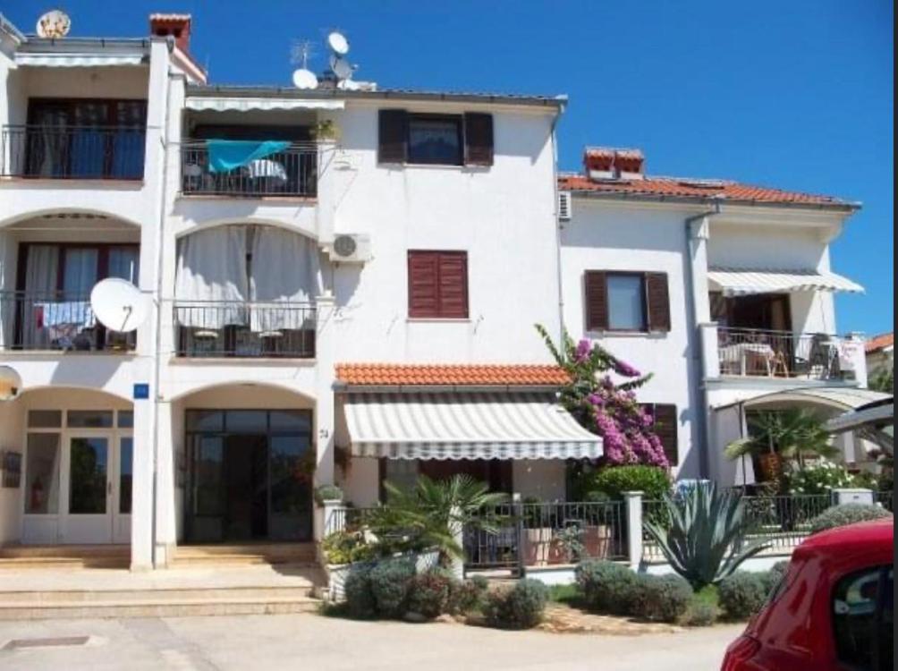 Olivia, Seaside Apartment In Medulin, Croatia Exteriör bild
